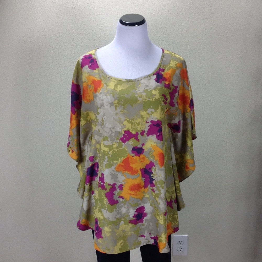 Liz Lange Abstract Print Batwing Maternity Top